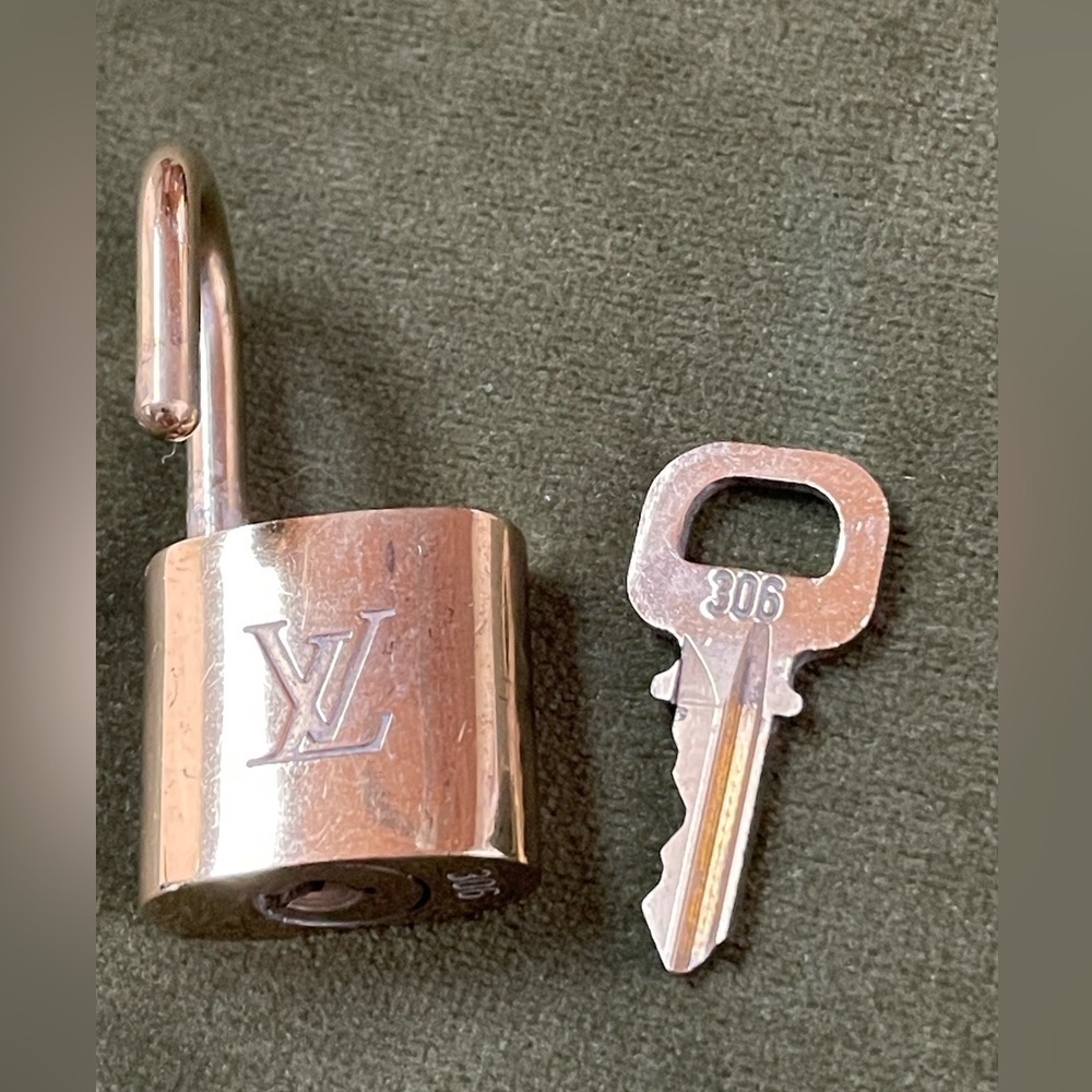 Louis Vuitton Lock and Key #306 - Picture 2 of 4
